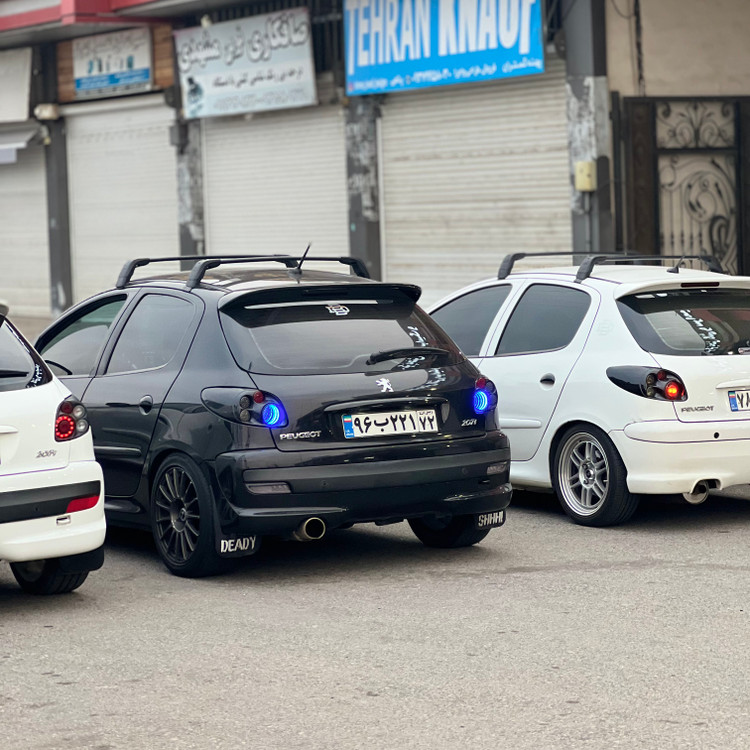 چراغ عقب نئوندار هِلا مدل پلاستیک مشکی مناسب پژو 206 و 207